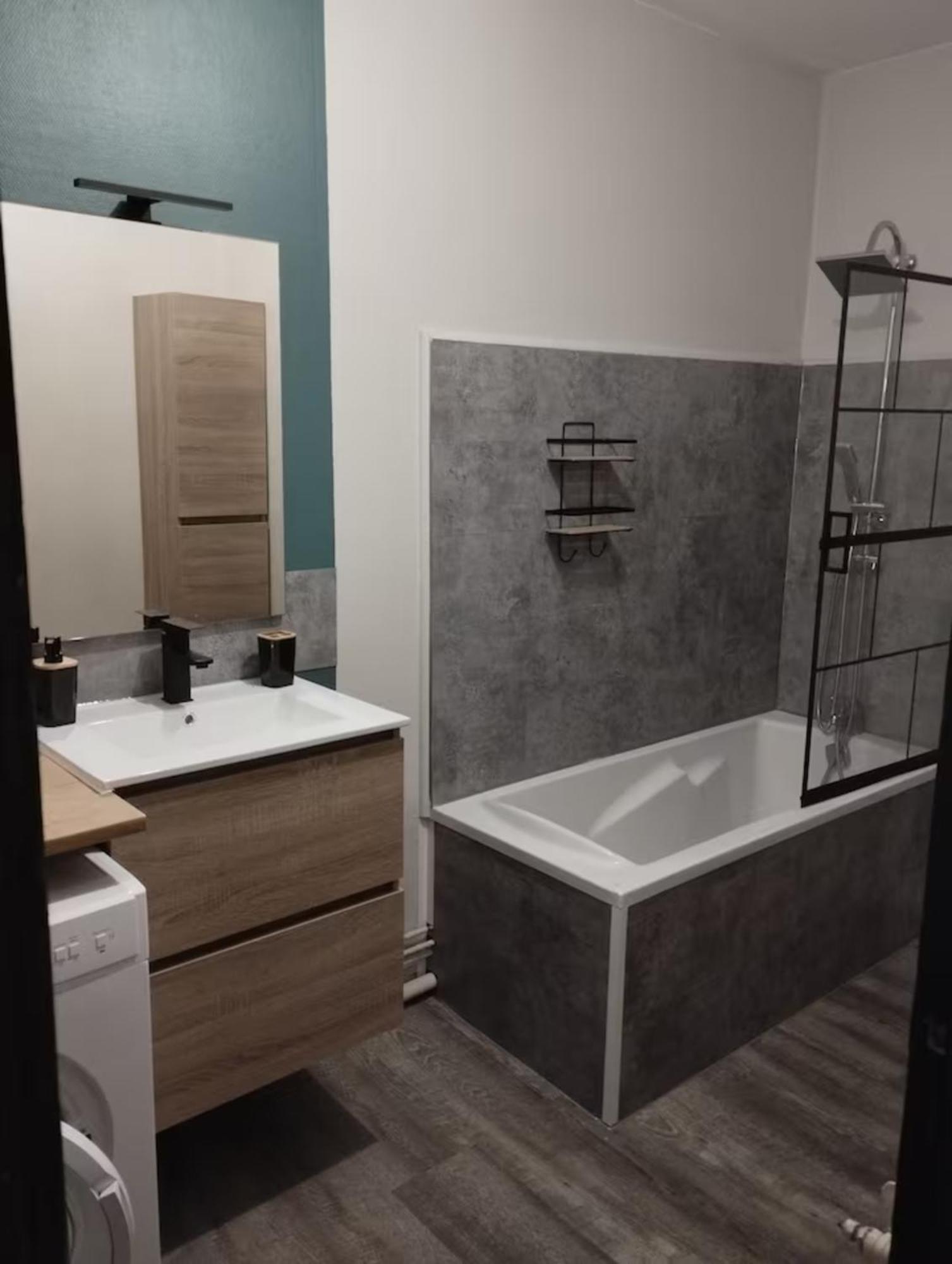 Foch Apartment